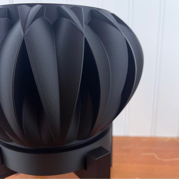 Halden Planter Pot, Indoor Planter w/ Drainage Hole and Drip Tray - Picture 4 of 10